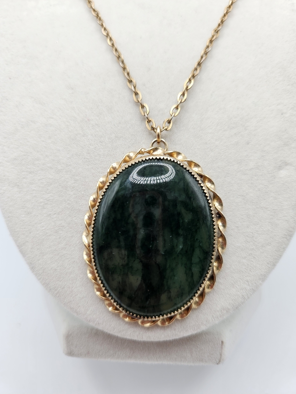 VINTAGE Large Gold Filled Green Jade or Agate Oval Cabochon Pendant Necklace